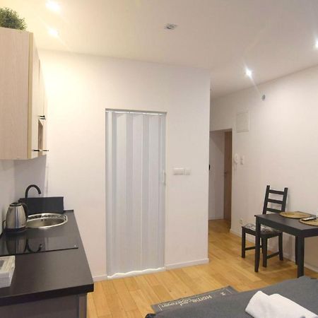 Topolowa Apartments - Self Check In - Next To Main Rail, 10 Min To Main Square Cracovia Exterior foto