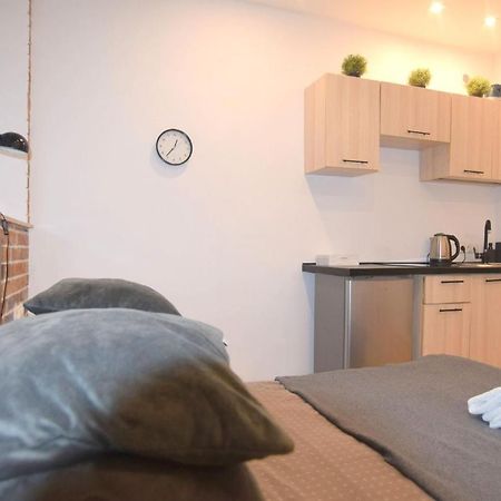 Topolowa Apartments - Self Check In - Next To Main Rail, 10 Min To Main Square Cracovia Exterior foto