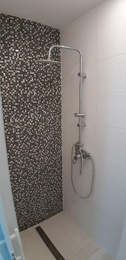 Topolowa Apartments - Self Check In - Next To Main Rail, 10 Min To Main Square Cracovia Exterior foto