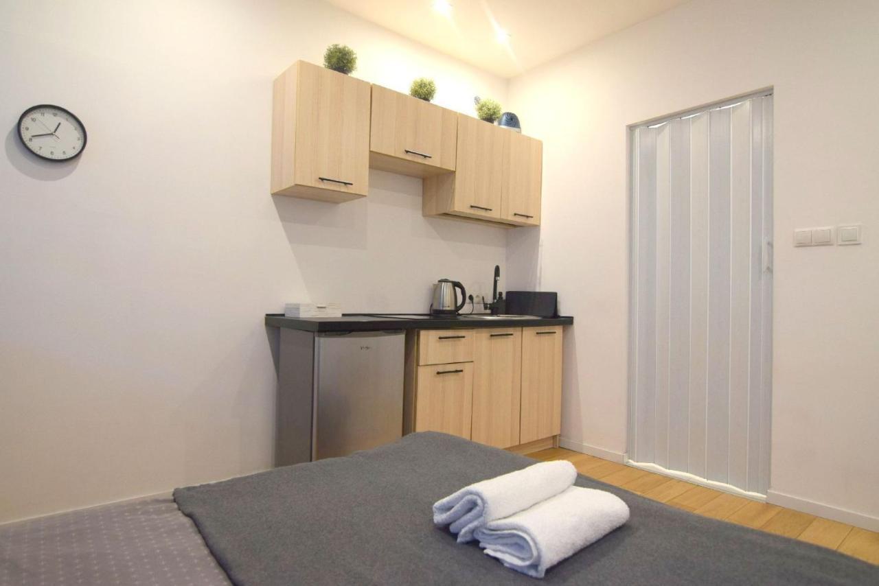 Topolowa Apartments - Self Check In - Next To Main Rail, 10 Min To Main Square Cracovia Exterior foto