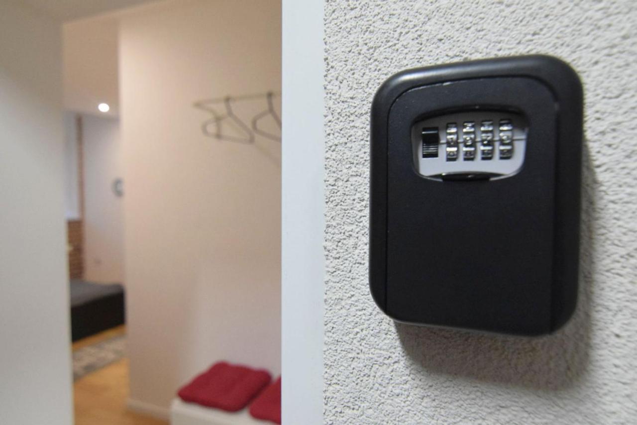 Topolowa Apartments - Self Check In - Next To Main Rail, 10 Min To Main Square Cracovia Exterior foto
